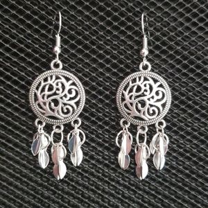 3/$20 | Antique silver/rhodium chandelier earrings
